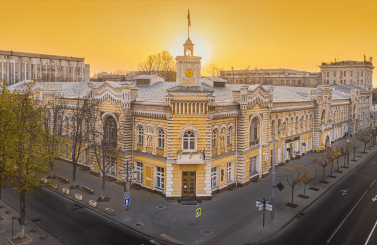Exploring Chişinău’s Soviet Architecture on Foot